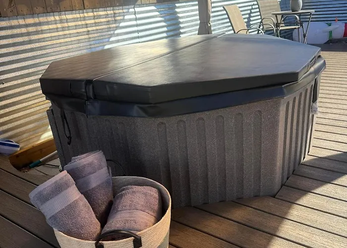 Pretty Traila And To 6 People With Fireplace And Jacuzzi