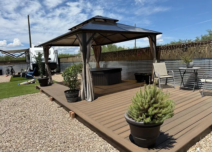 Pretty Traila And To 6 People With Fireplace And Jacuzzi